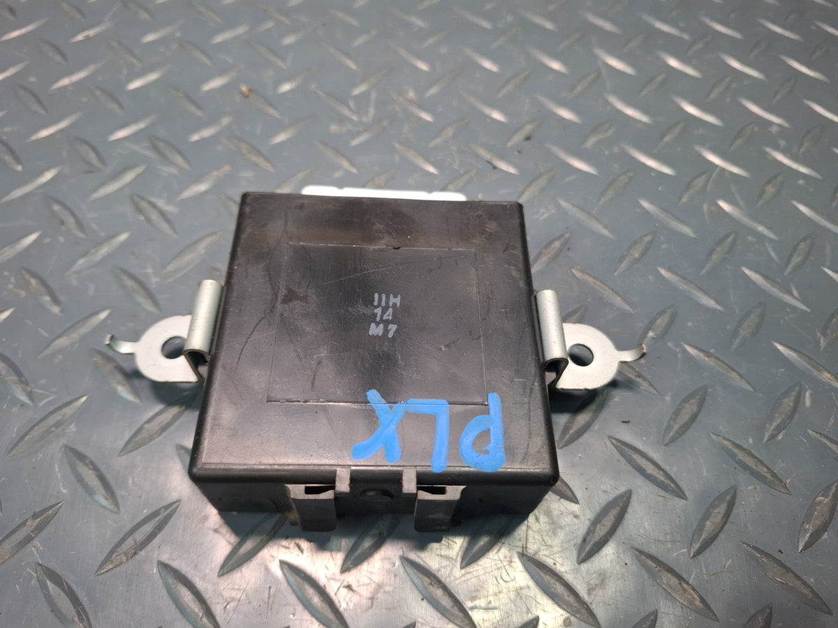 1998-2007 Lexus UZJ100L LX470 Antenna Relay Control Module Unit 85914-60070