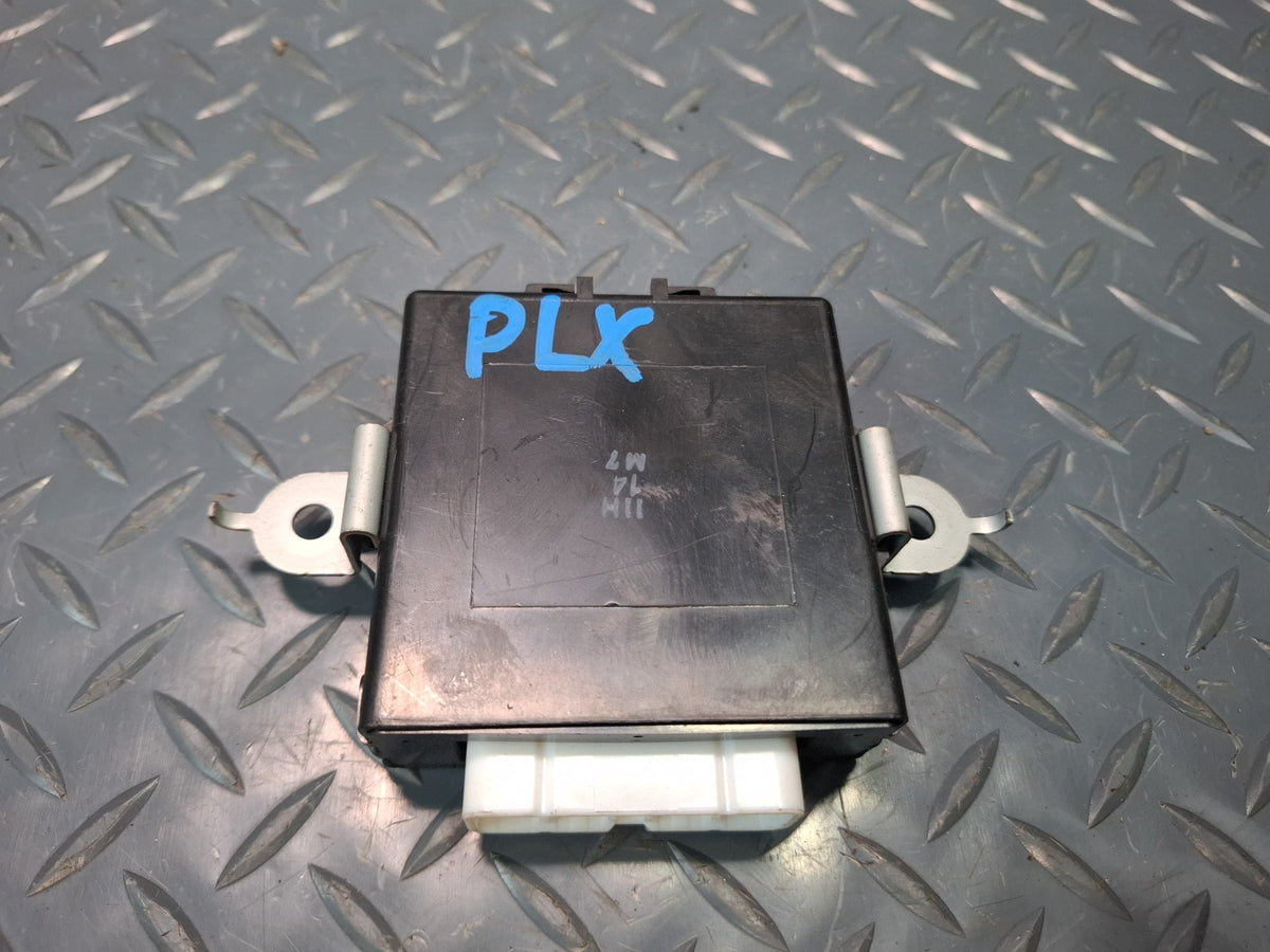 1998-2007 Lexus UZJ100L LX470 Antenna Relay Control Module Unit 85914-60070