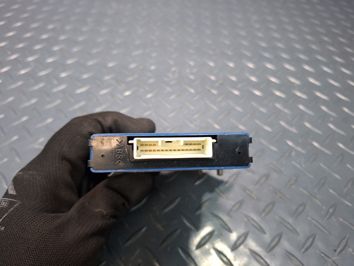 2006-2007 Lexus UZJ100L LX470 Network Gateway Computer Control Module