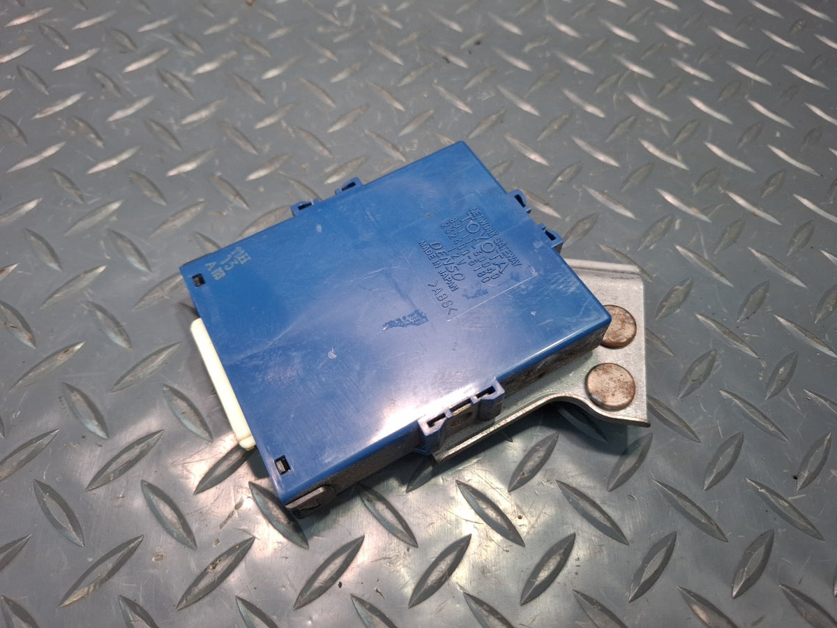 2006-2007 Lexus UZJ100L LX470 Network Gateway Computer Control Module