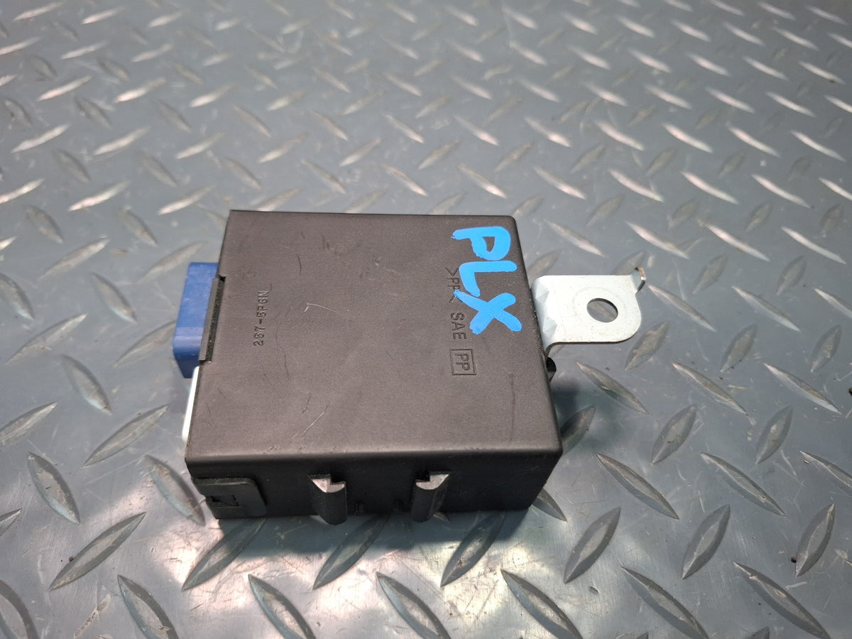 2003-2007 Lexus UZJ100L LX470 Windshield Wiper Control Module 85943-60031