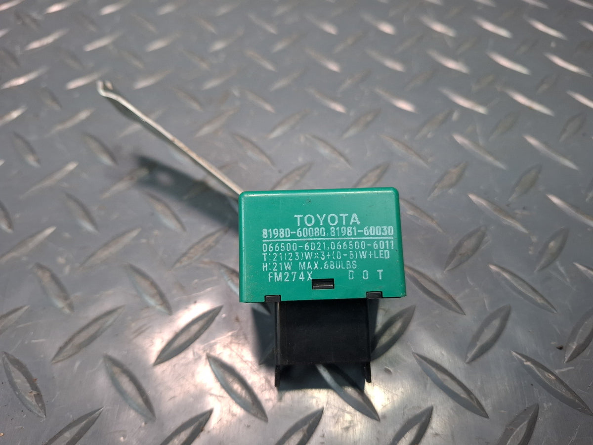 2006-2007 Lexus UZJ100L LX470 Turn Signal Indicator Flasher Relay 81980-60080