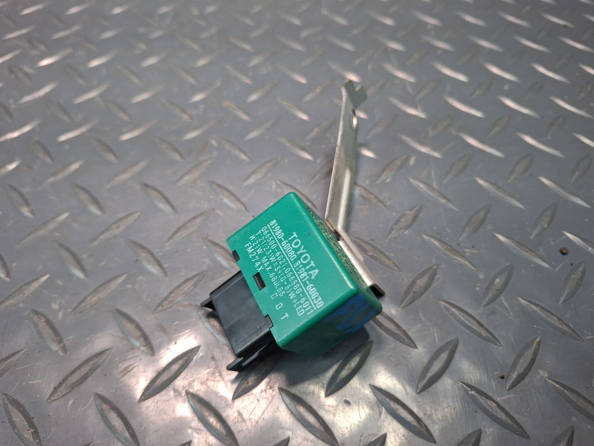 2006-2007 Lexus UZJ100L LX470 Turn Signal Indicator Flasher Relay 81980-60080
