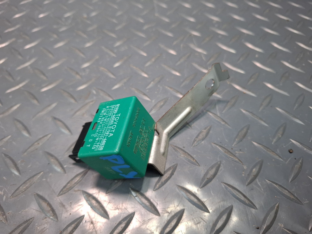 2006-2007 Lexus UZJ100L LX470 Turn Signal Indicator Flasher Relay 81980-60080