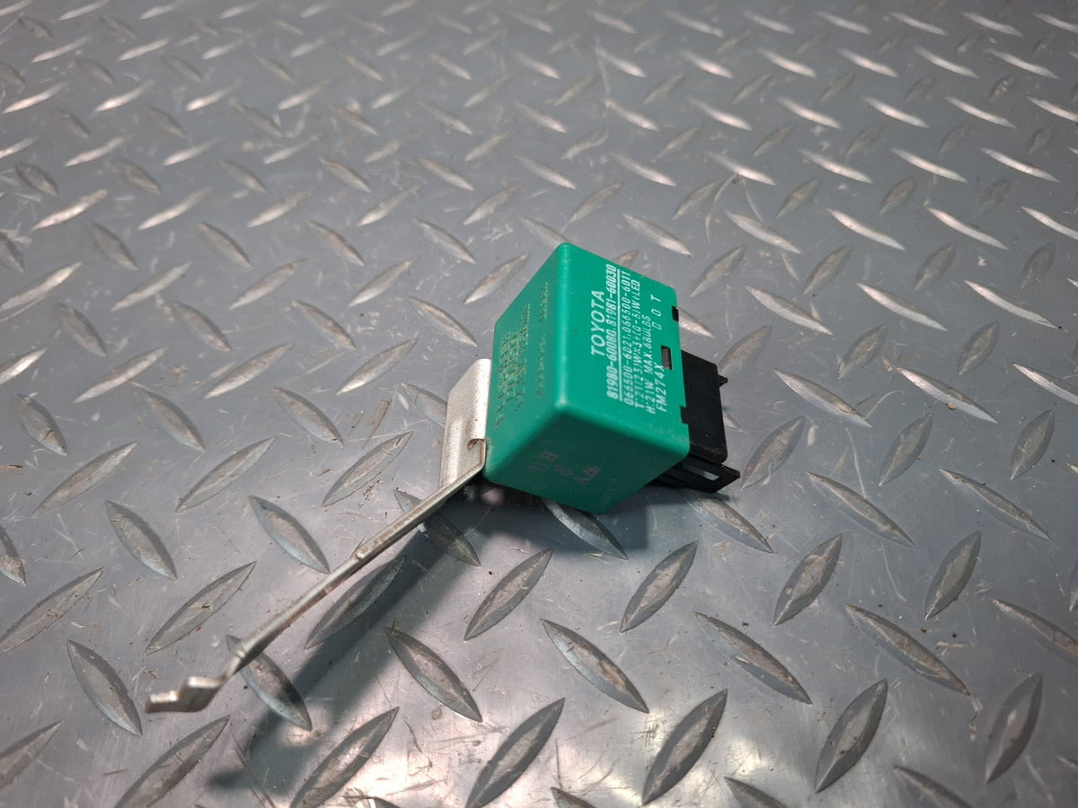 2006-2007 Lexus UZJ100L LX470 Turn Signal Indicator Flasher Relay 81980-60080