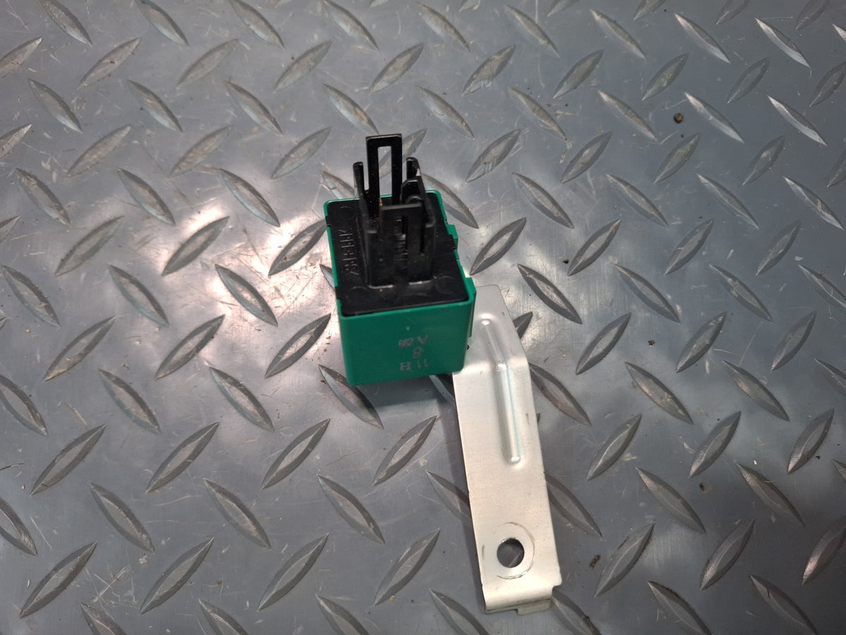 2006-2007 Lexus UZJ100L LX470 Turn Signal Indicator Flasher Relay 81980-60080