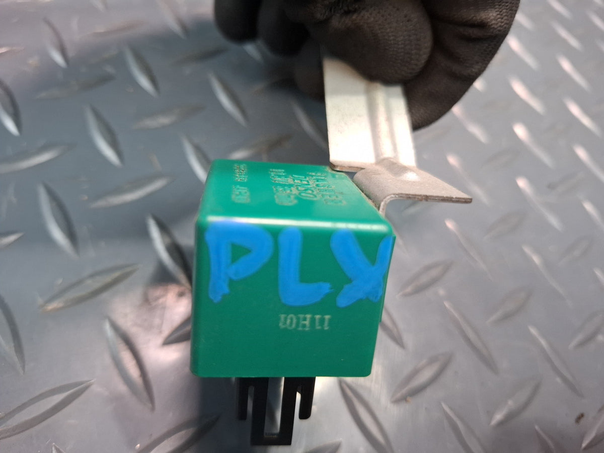 2006-2007 Lexus UZJ100L LX470 Turn Signal Indicator Flasher Relay 81980-60080