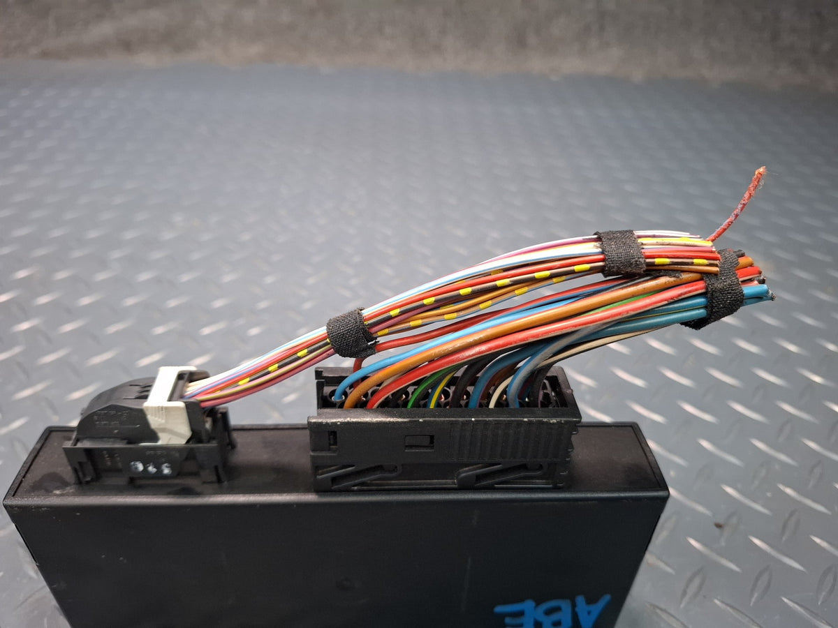 1994-1997 BMW E31 840Ci RM1 Relay Control Module Unit 1383411