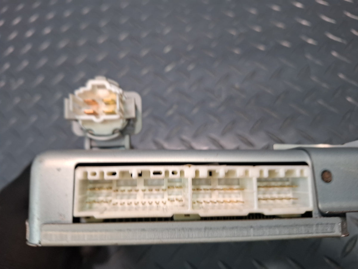 2003-2007 Lexus UZJ100L LX470 Suspension Control Computer Module 89290-60041