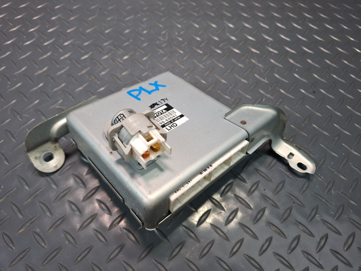 2003-2007 Lexus UZJ100L LX470 Suspension Control Computer Module 89290-60041