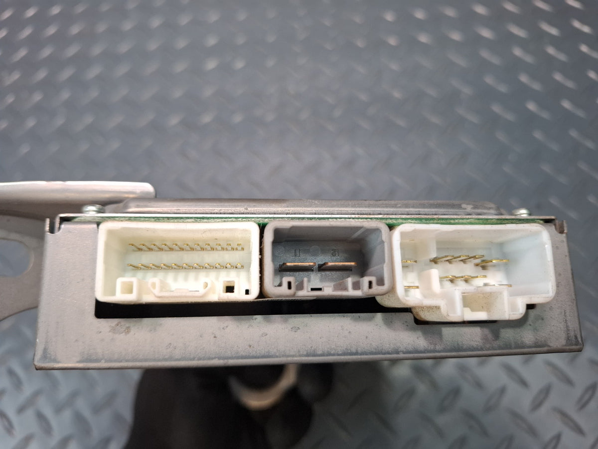 2006-2007 Lexus UZJ100L LX470 Network Gateway Computer Control Module