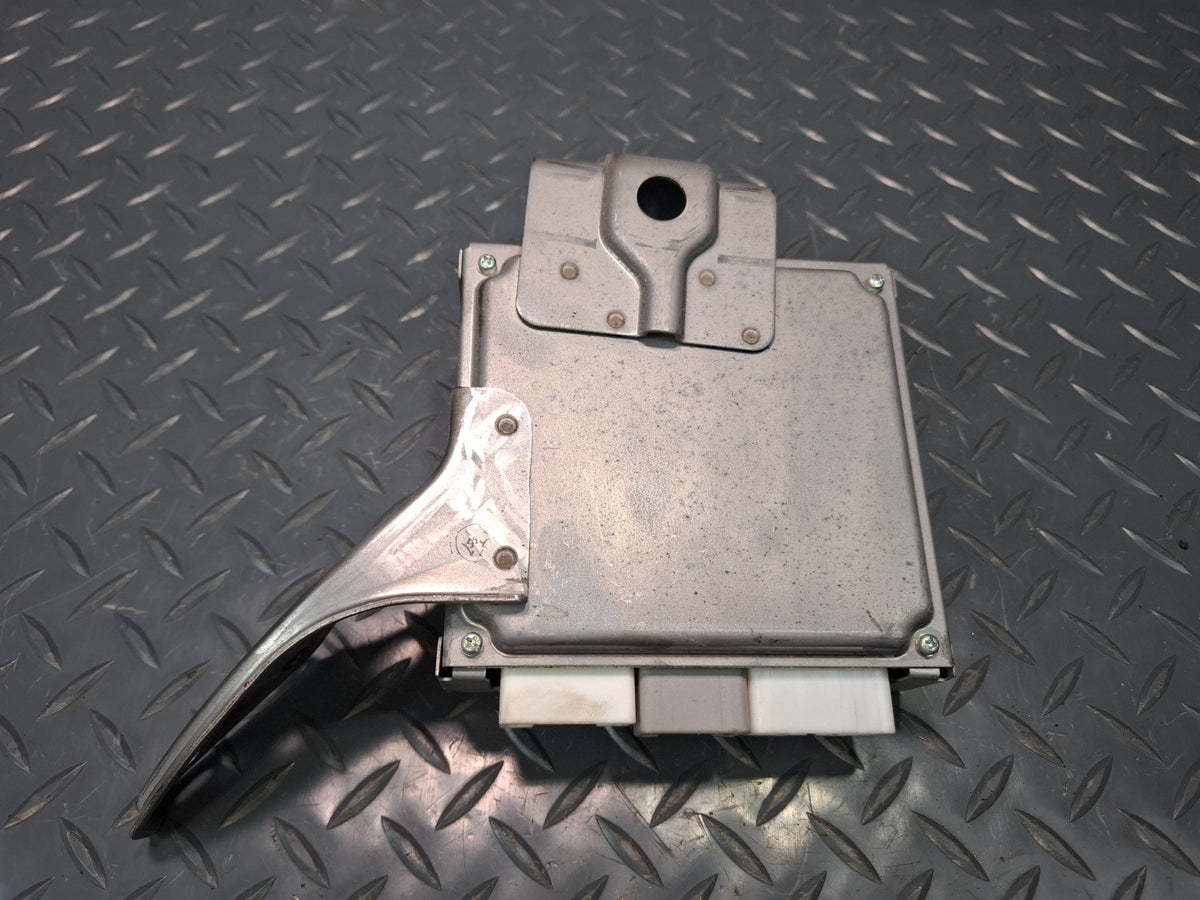 2006-2007 Lexus UZJ100L LX470 Network Gateway Computer Control Module