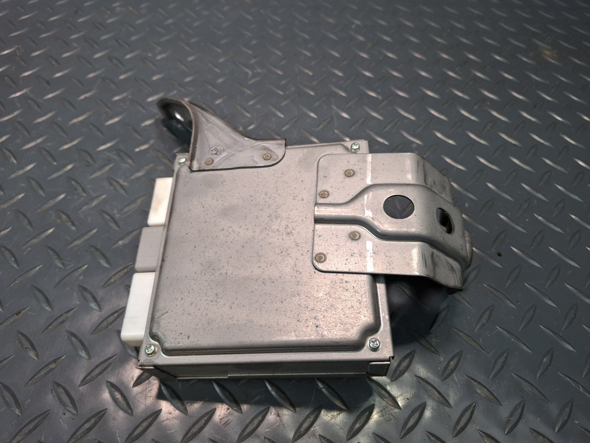 2006-2007 Lexus UZJ100L LX470 Network Gateway Computer Control Module
