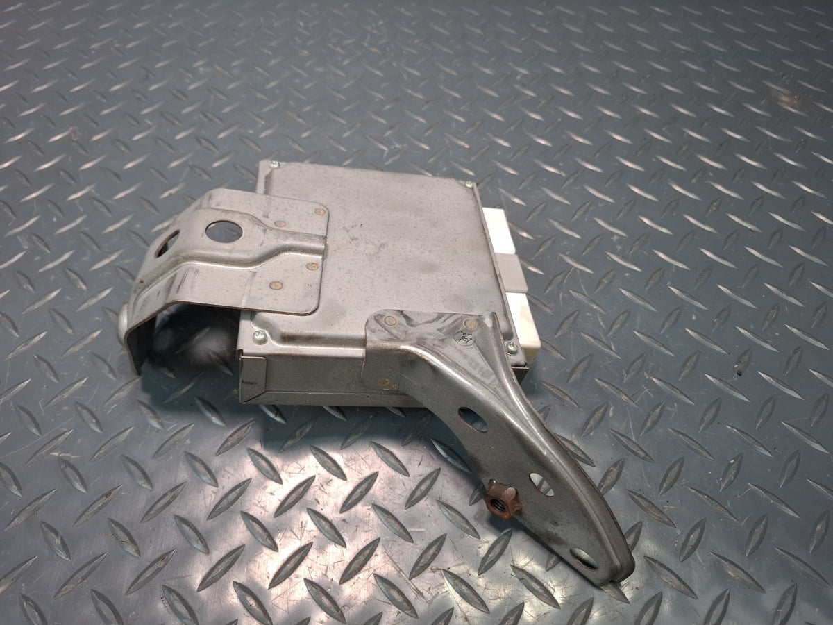 2006-2007 Lexus UZJ100L LX470 Network Gateway Computer Control Module