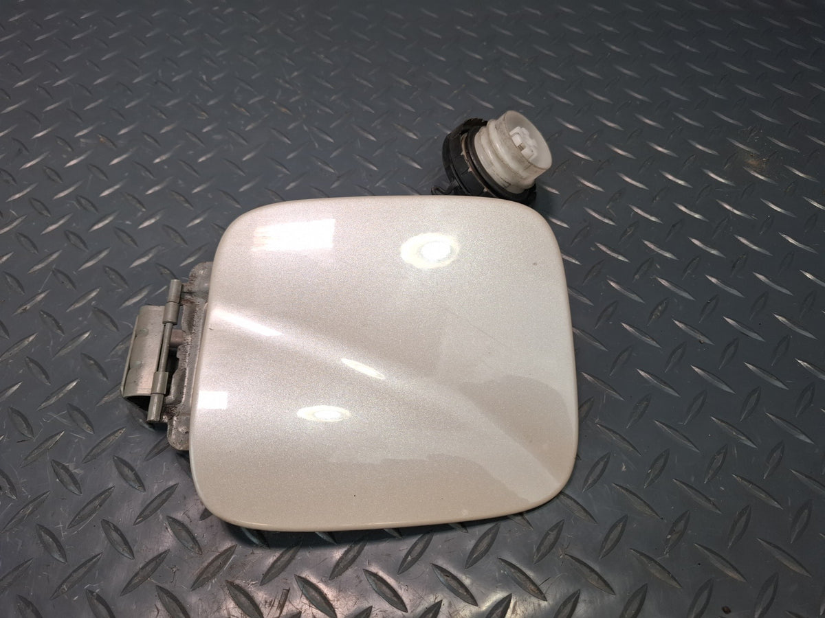 2003-2007 Lexus UZJ100L LX470 Fuel Tank Filler Door Lid Cover