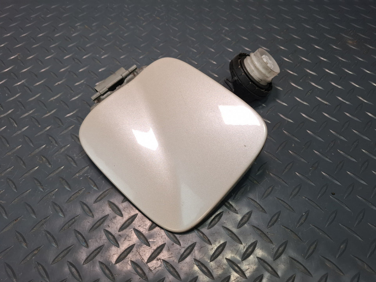 2003-2007 Lexus UZJ100L LX470 Fuel Tank Filler Door Lid Cover