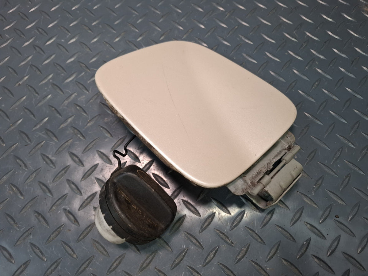 2003-2007 Lexus UZJ100L LX470 Fuel Tank Filler Door Lid Cover