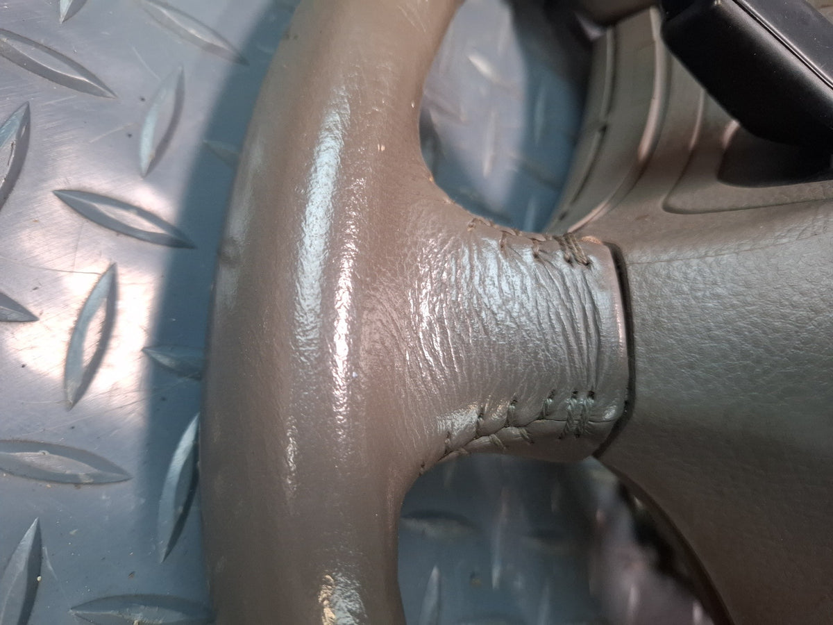2003-2007 Lexus UZJ100L LX470 Leather Wood Steering W/ Cruise Switch Damaged