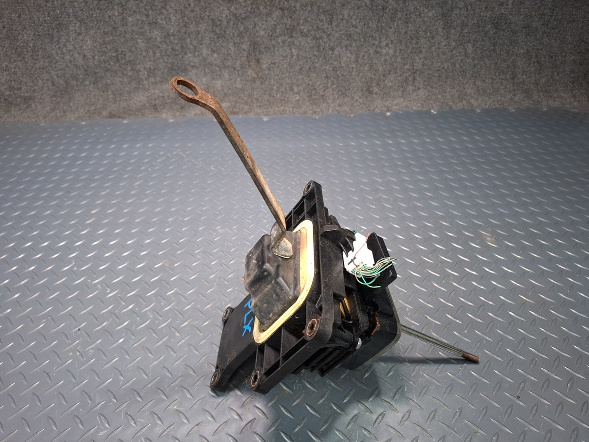 2003-2007 Lexus UZJ100L LX470 A/T Automatic Transmission Gear Shifter Selector