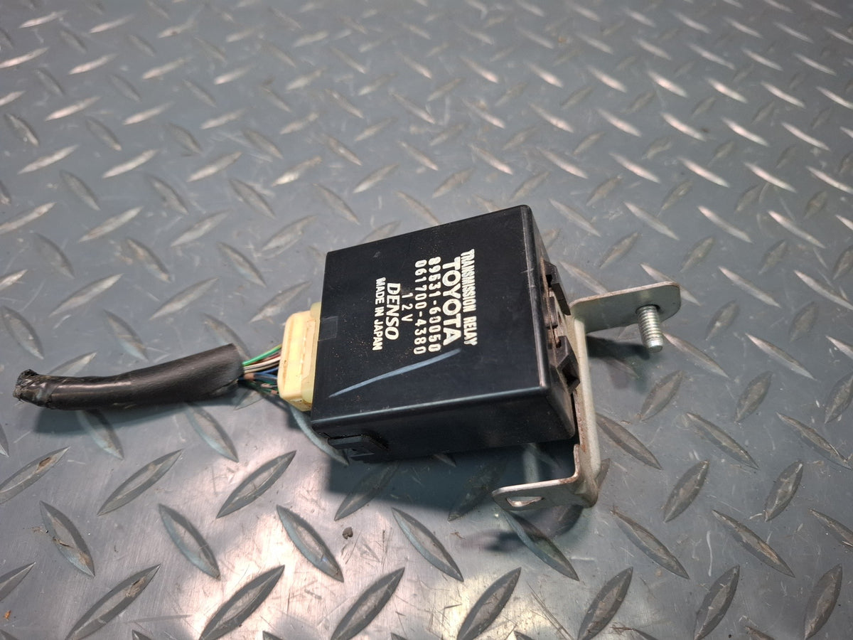 2003-2007 Lexus UZJ100L LX470 Transmission Relay Control Module 89531-60050