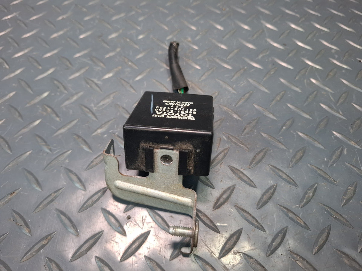 2003-2007 Lexus UZJ100L LX470 Transmission Relay Control Module 89531-60050