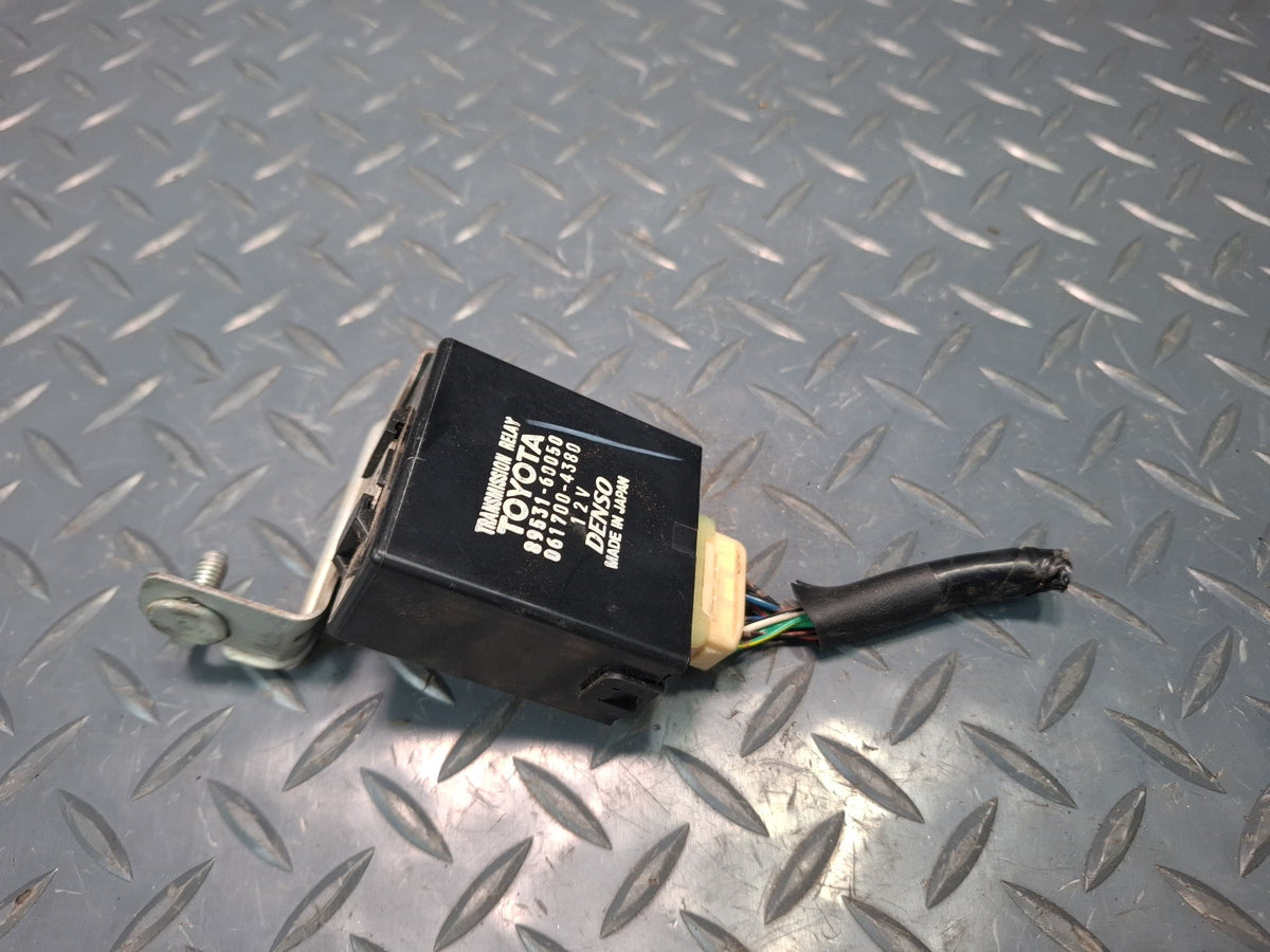 2003-2007 Lexus UZJ100L LX470 Transmission Relay Control Module 89531-60050