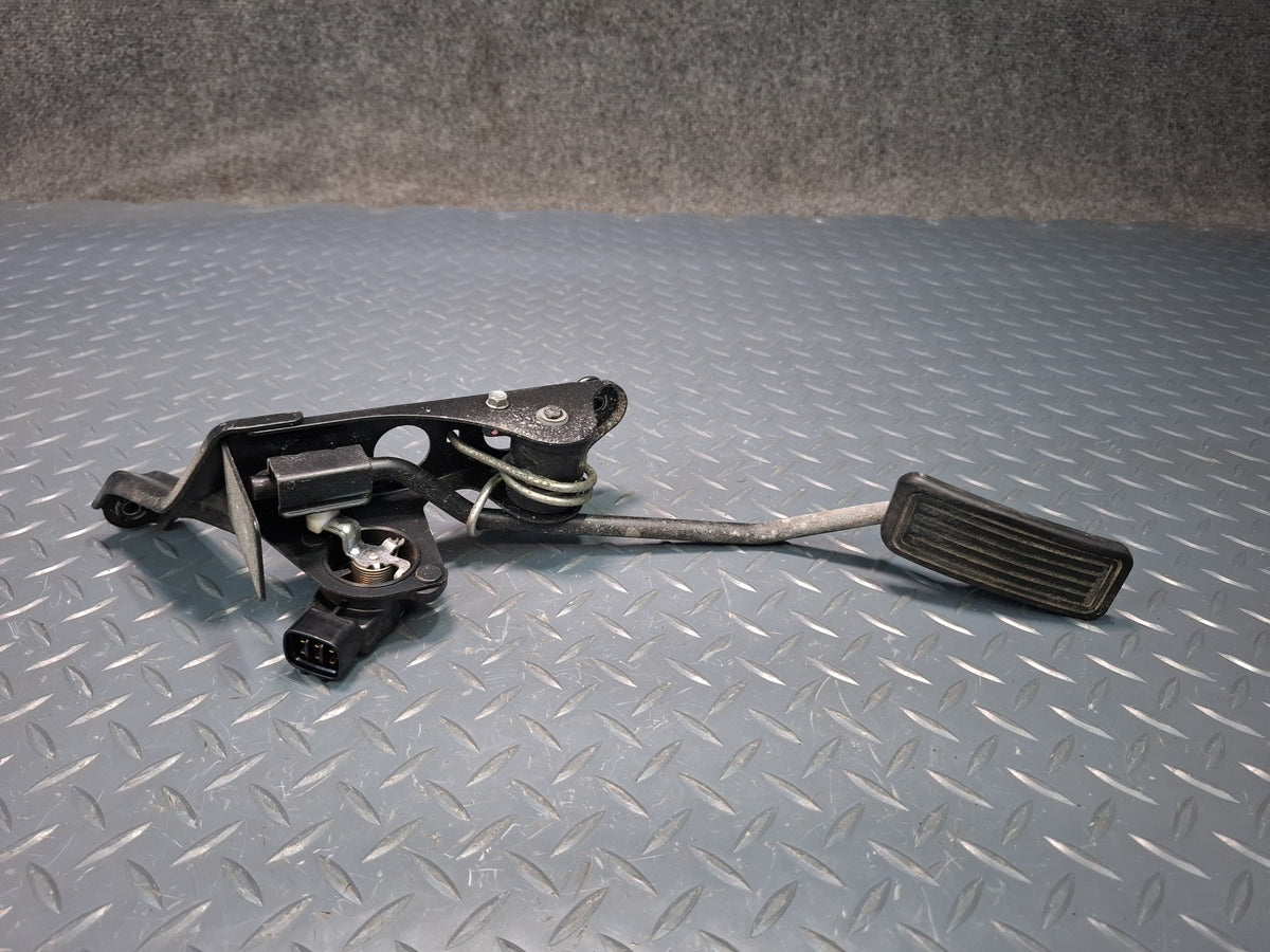 2003-2007 Lexus UZJ100L LX470 Accelerator Gas Pedal Assembly