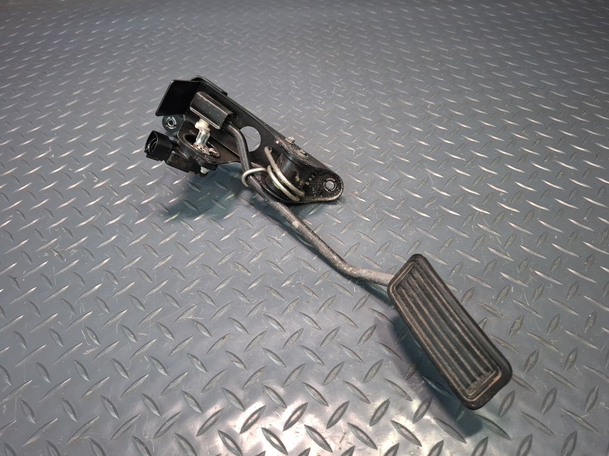 2003-2007 Lexus UZJ100L LX470 Accelerator Gas Pedal Assembly