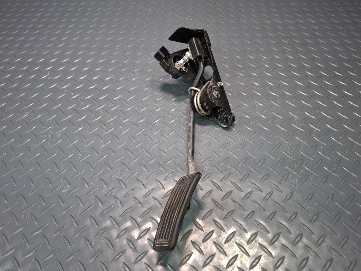 2003-2007 Lexus UZJ100L LX470 Accelerator Gas Pedal Assembly