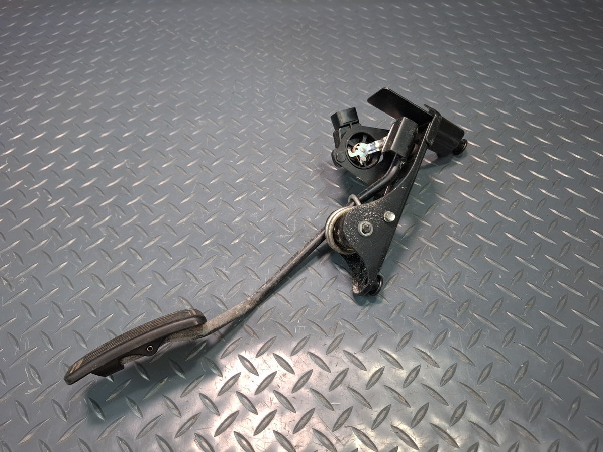 2003-2007 Lexus UZJ100L LX470 Accelerator Gas Pedal Assembly