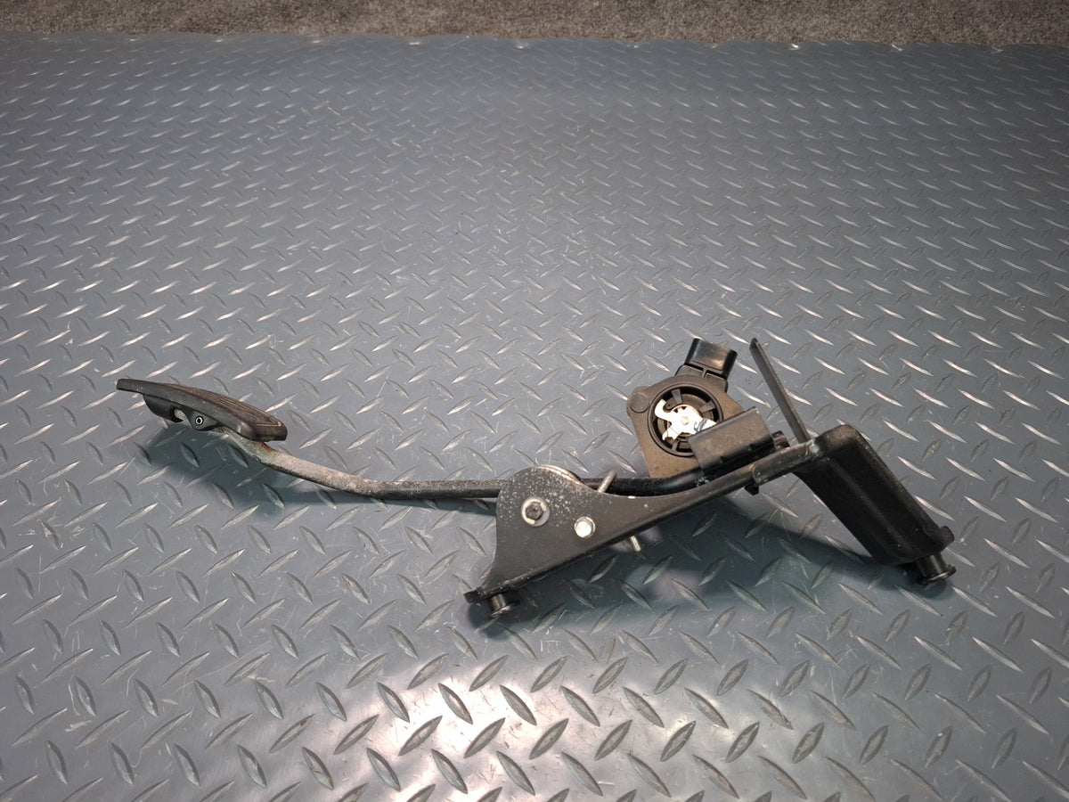 2003-2007 Lexus UZJ100L LX470 Accelerator Gas Pedal Assembly