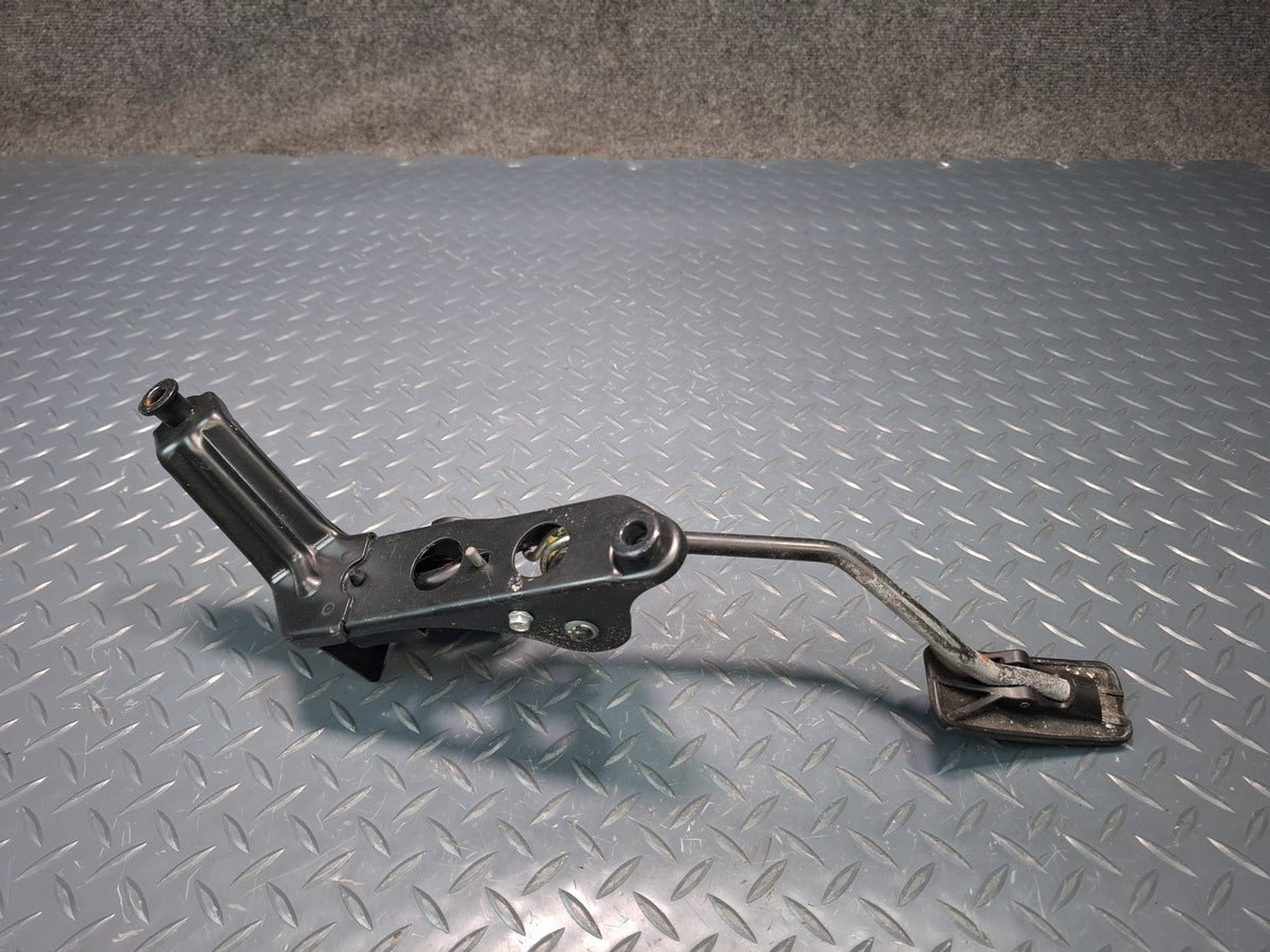 2003-2007 Lexus UZJ100L LX470 Accelerator Gas Pedal Assembly