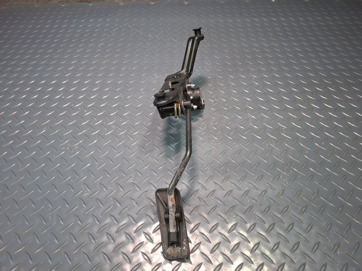 2003-2007 Lexus UZJ100L LX470 Accelerator Gas Pedal Assembly