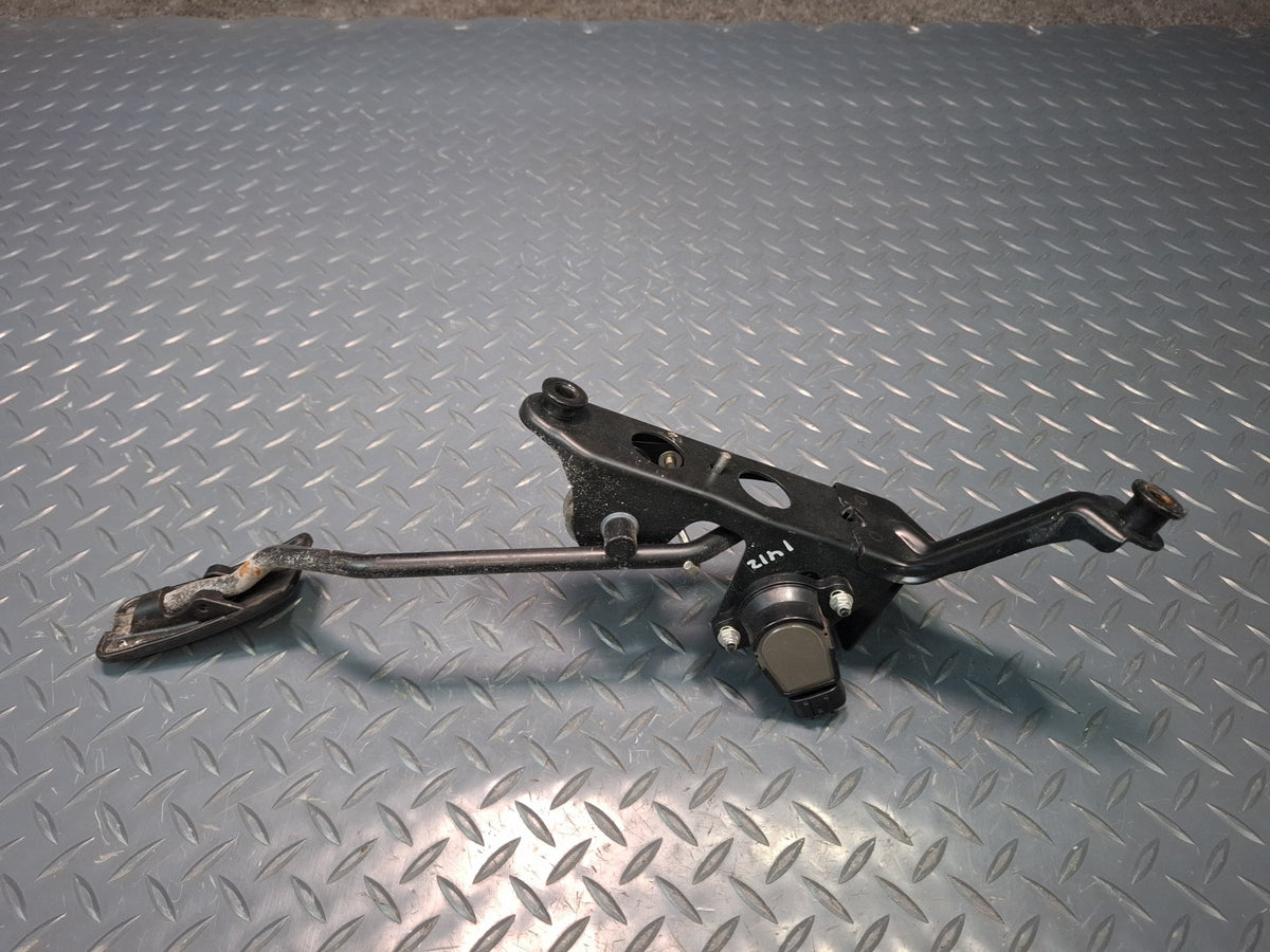2003-2007 Lexus UZJ100L LX470 Accelerator Gas Pedal Assembly