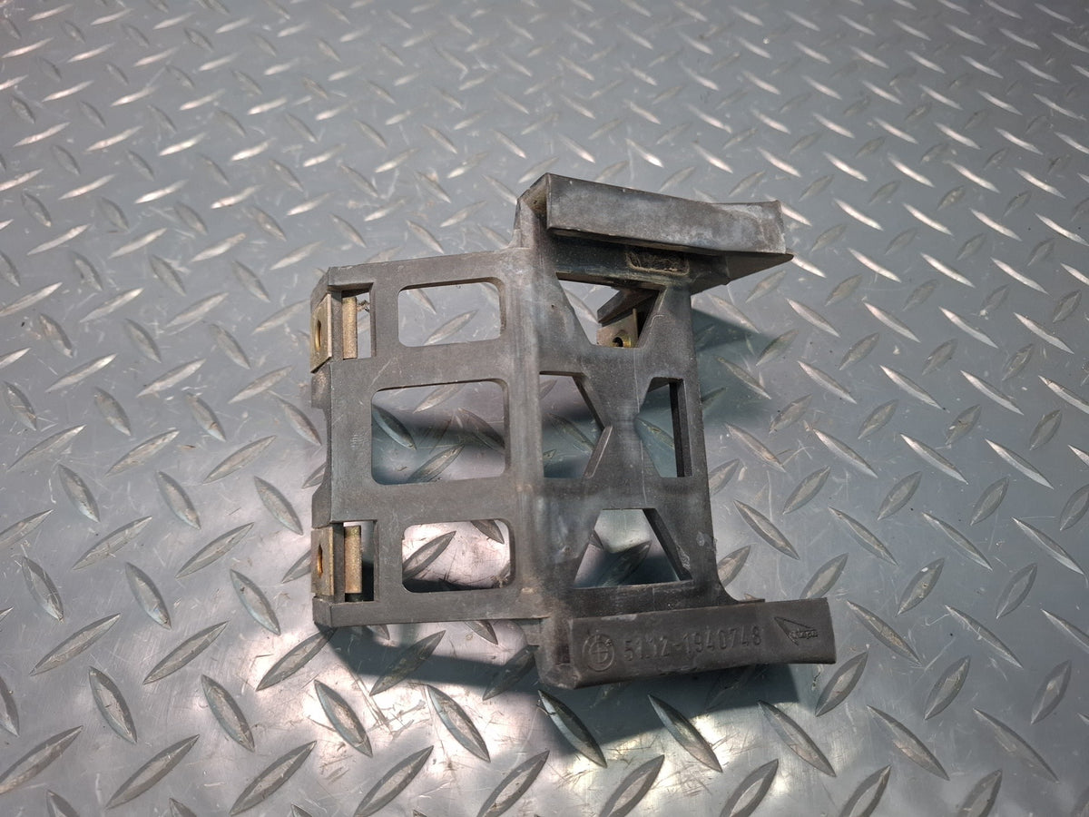 1994-1997 BMW E31 840Ci Rear Left & Right Side Bumper Bracket Set  of 2