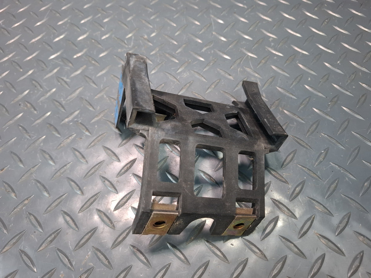 1994-1997 BMW E31 840Ci Rear Left & Right Side Bumper Bracket Set  of 2