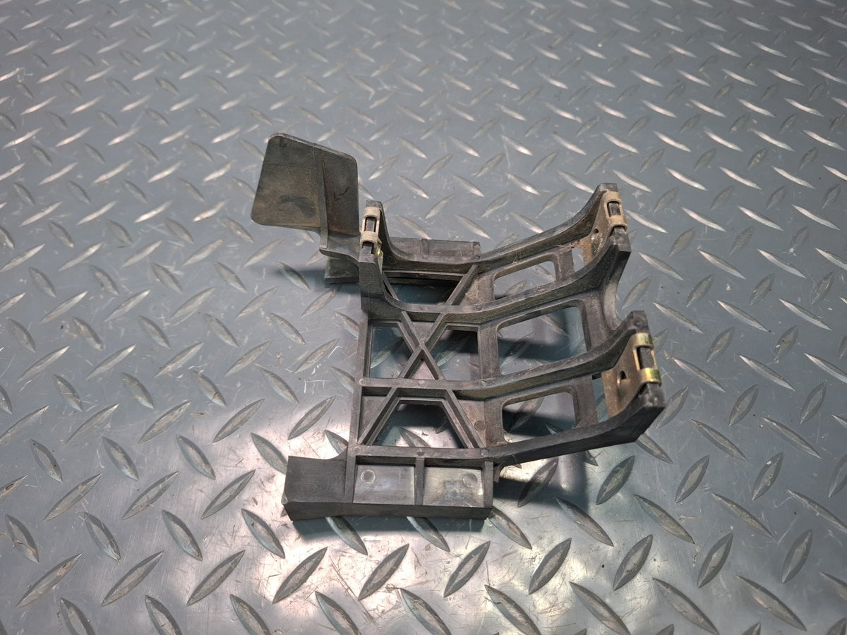 1994-1997 BMW E31 840Ci Rear Left & Right Side Bumper Bracket Set  of 2