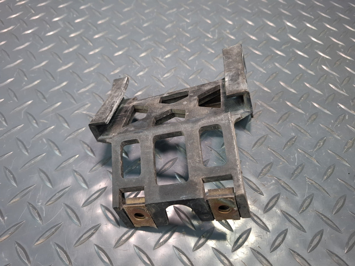 1994-1997 BMW E31 840Ci Rear Left & Right Side Bumper Bracket Set  of 2