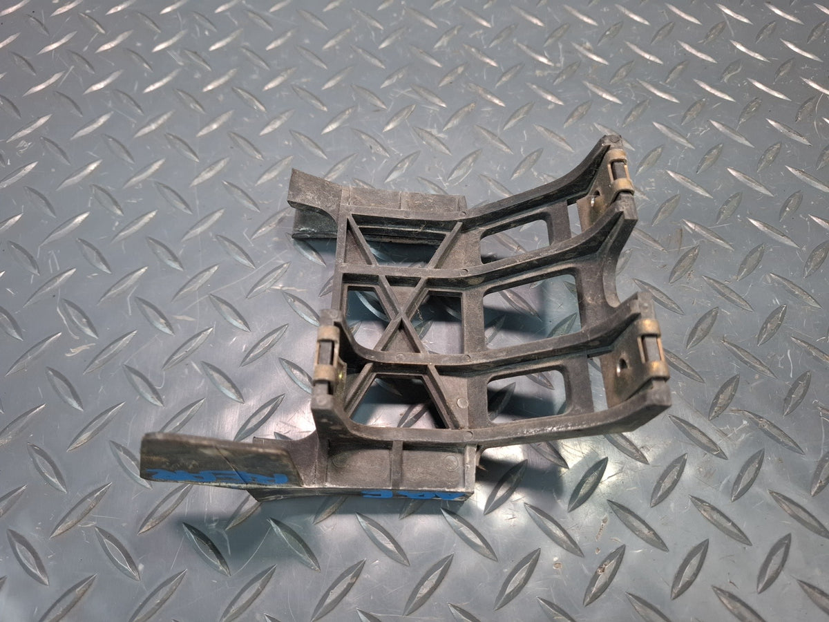 1994-1997 BMW E31 840Ci Rear Left & Right Side Bumper Bracket Set  of 2