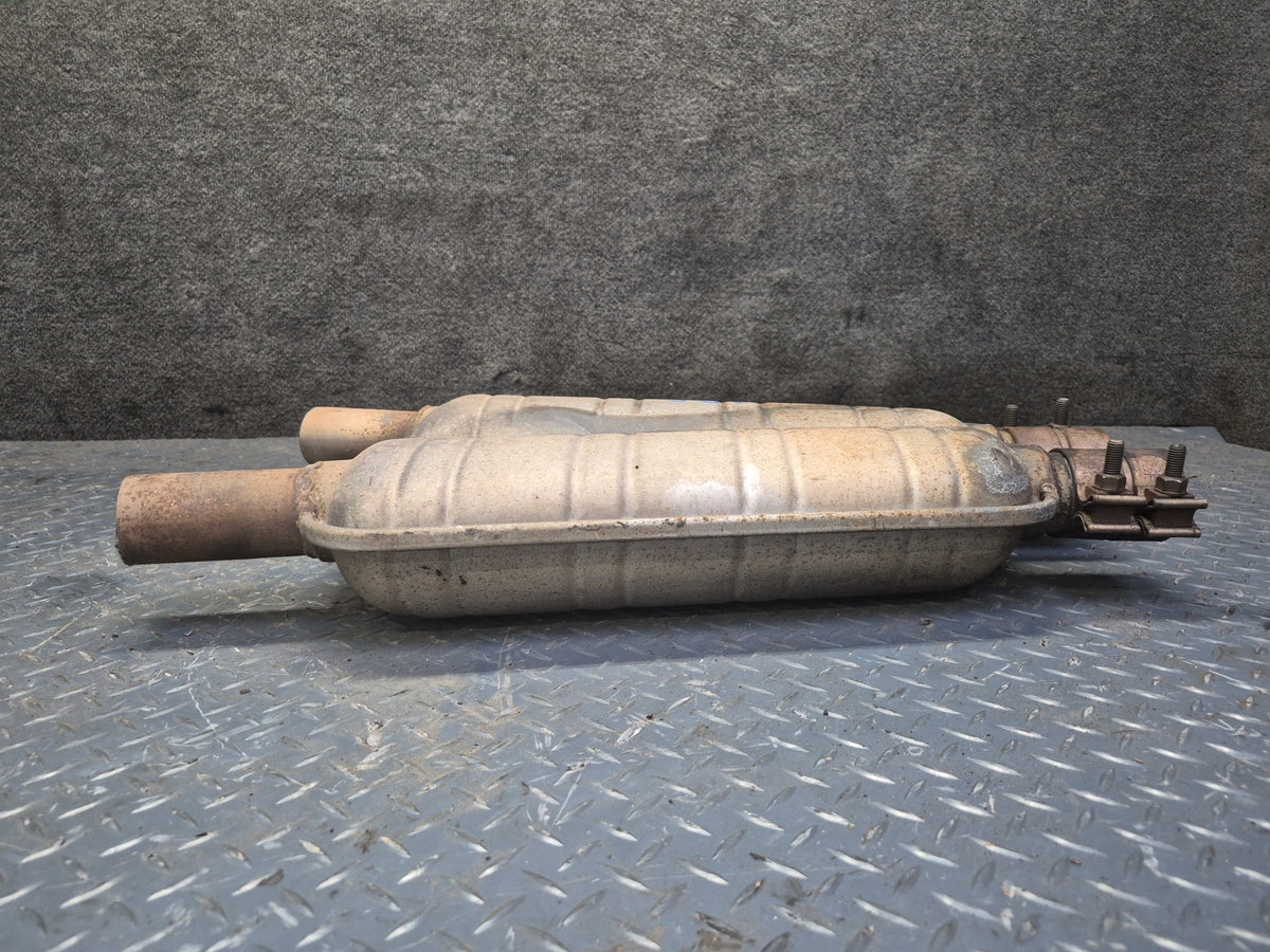 1994-1997 BMW E31 840Ci Center Exhaust Muffler 1723153