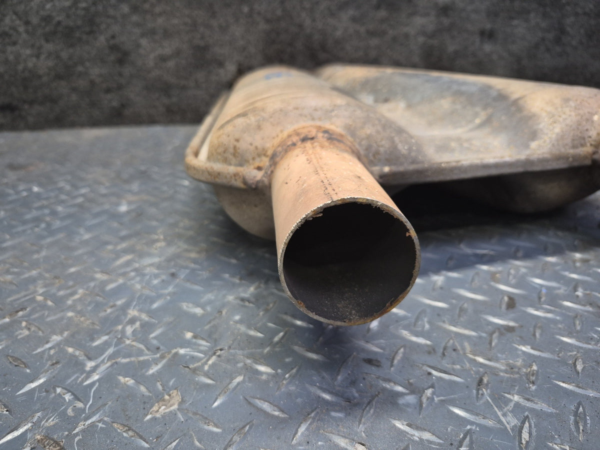1994-1997 BMW E31 840Ci Center Exhaust Muffler 1723153