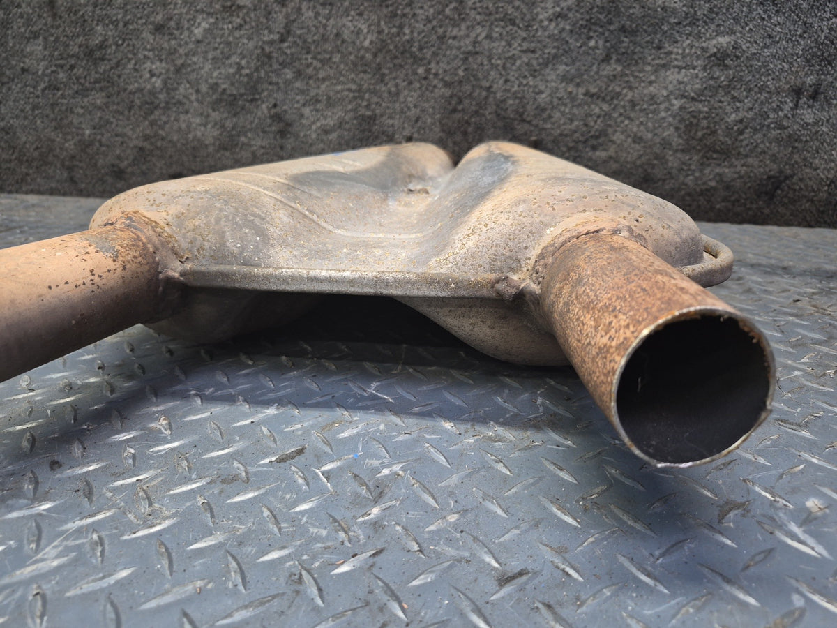 1994-1997 BMW E31 840Ci Center Exhaust Muffler 1723153