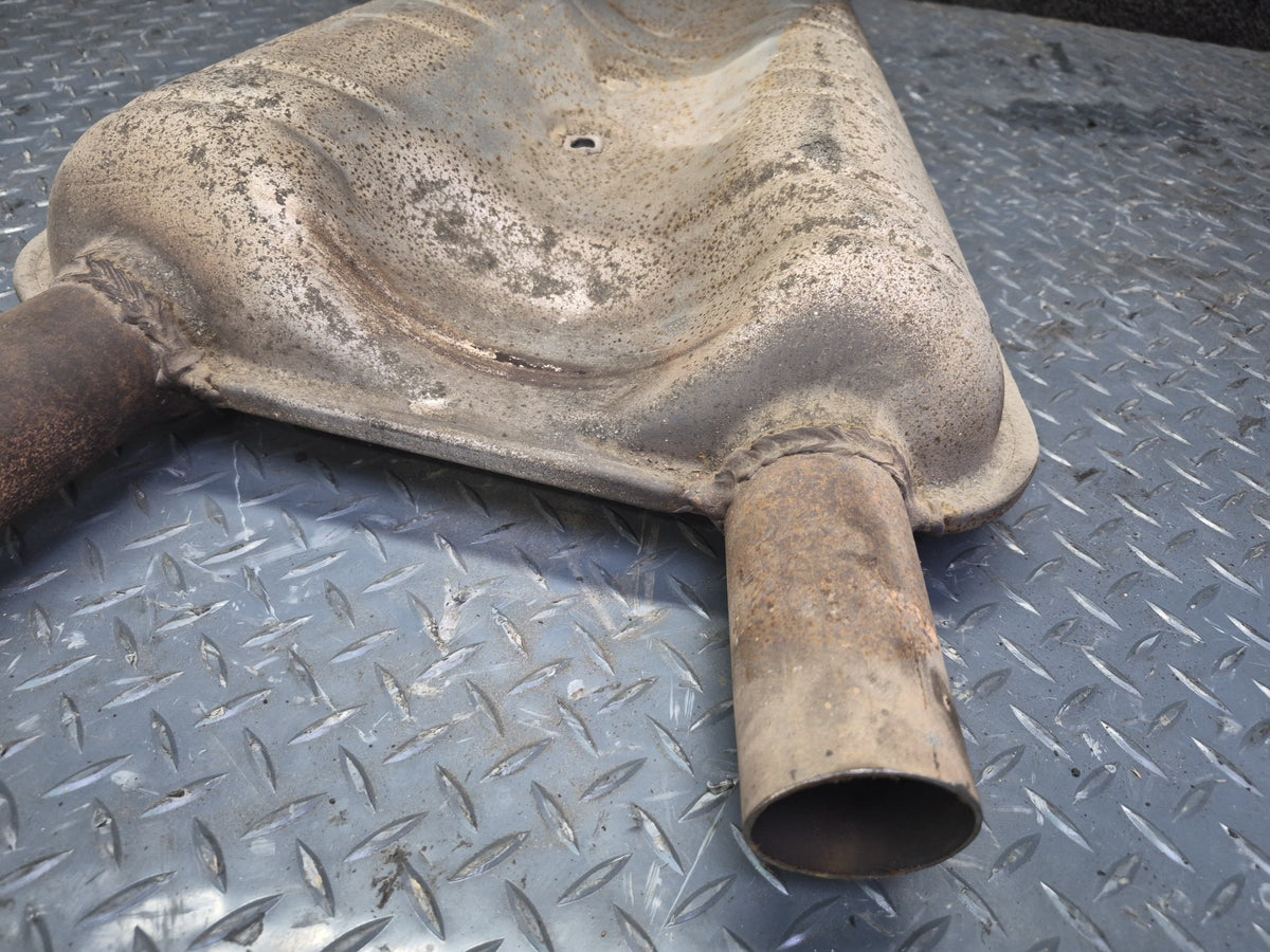 1994-1997 BMW E31 840Ci Center Exhaust Muffler 1723153