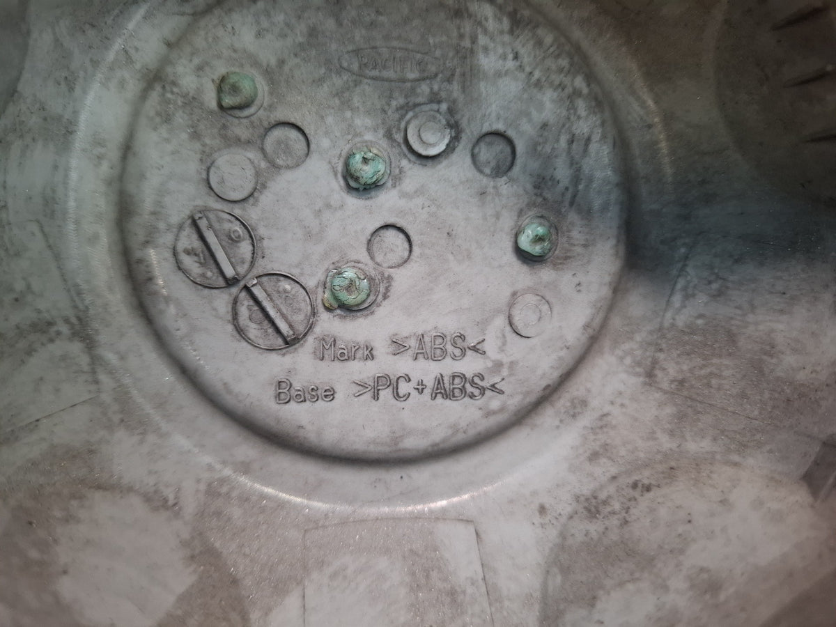 2003-2007 Lexus UZJ100L LX470 Wheel Center Cap Hubcap Set of 2 Damaged