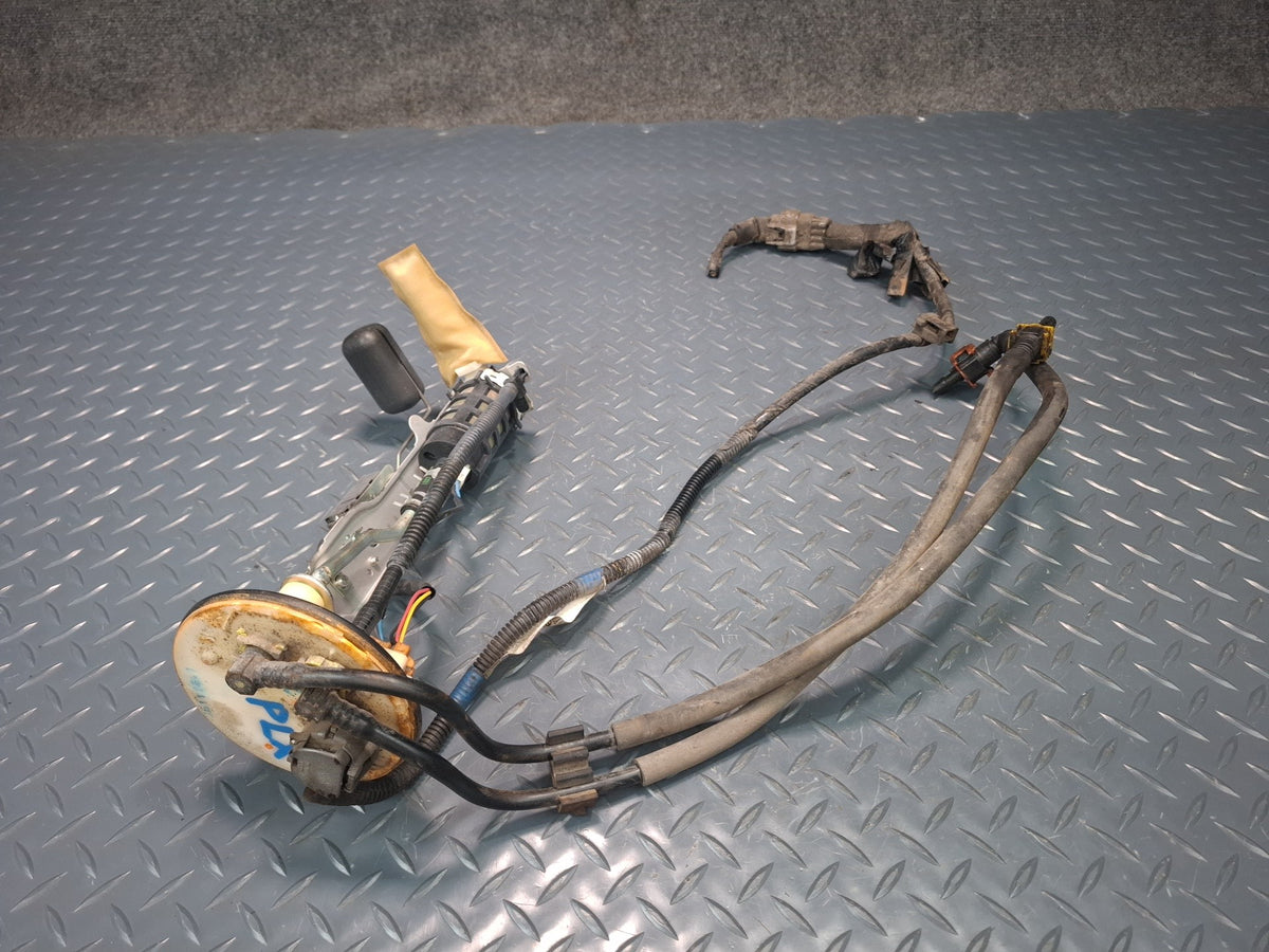 2006-2007 Lexus UZJ100L LX470 Fuel Pump Level Sensor Assembly 82413-60011