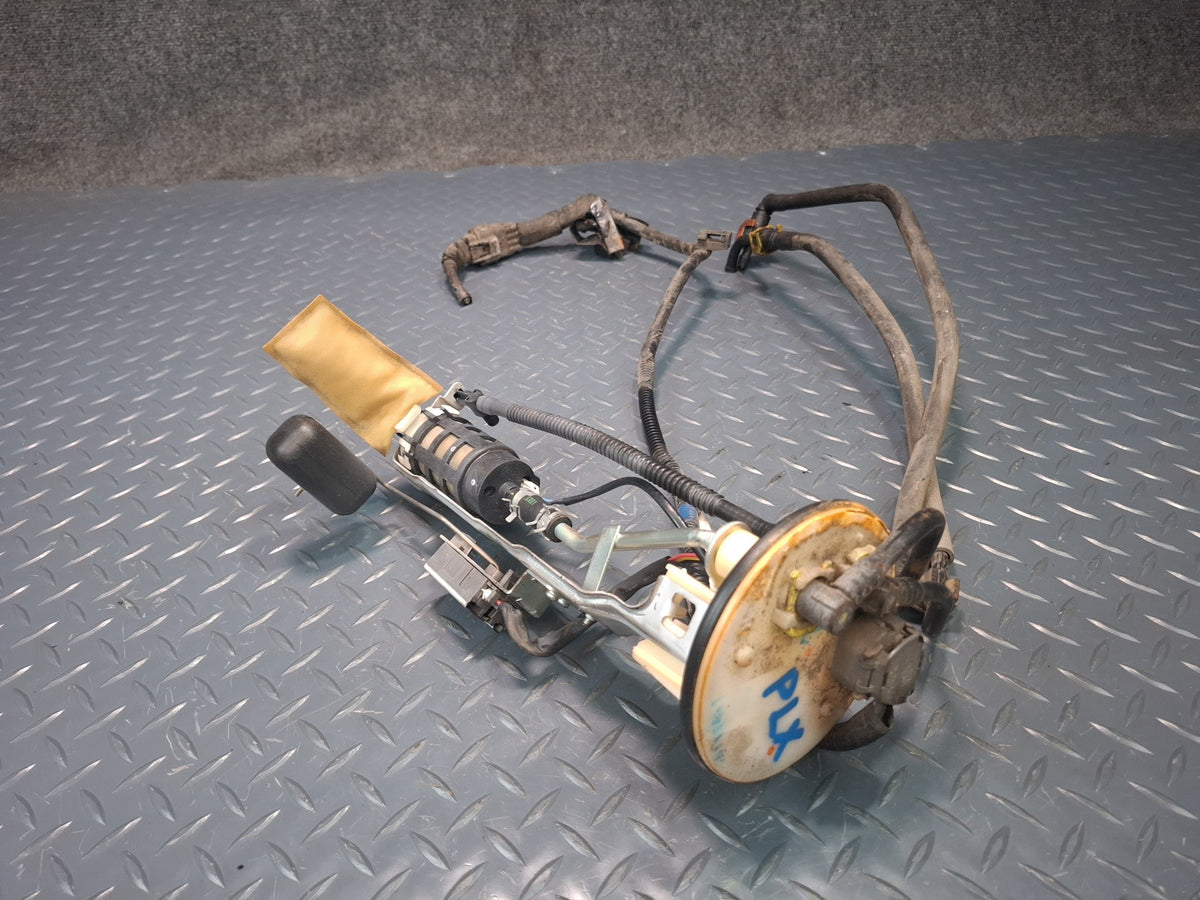 2006-2007 Lexus UZJ100L LX470 Fuel Pump Level Sensor Assembly 82413-60011