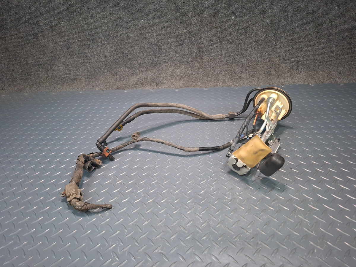 2006-2007 Lexus UZJ100L LX470 Fuel Pump Level Sensor Assembly 82413-60011