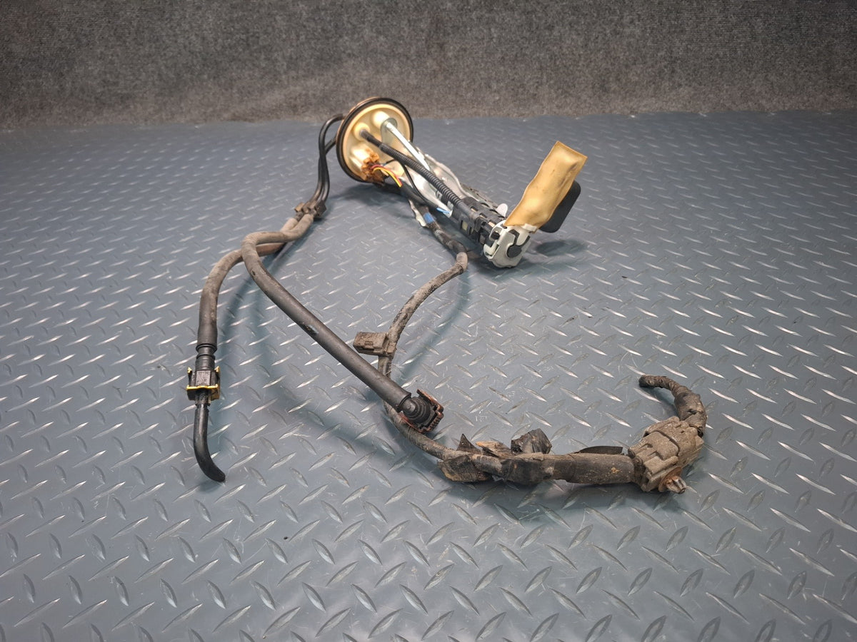 2006-2007 Lexus UZJ100L LX470 Fuel Pump Level Sensor Assembly 82413-60011