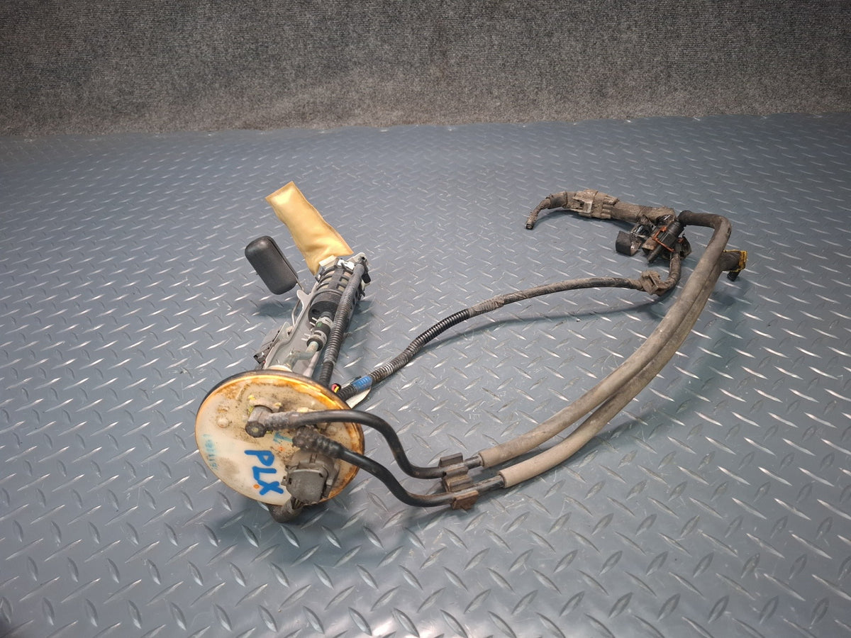 2006-2007 Lexus UZJ100L LX470 Fuel Pump Level Sensor Assembly 82413-60011