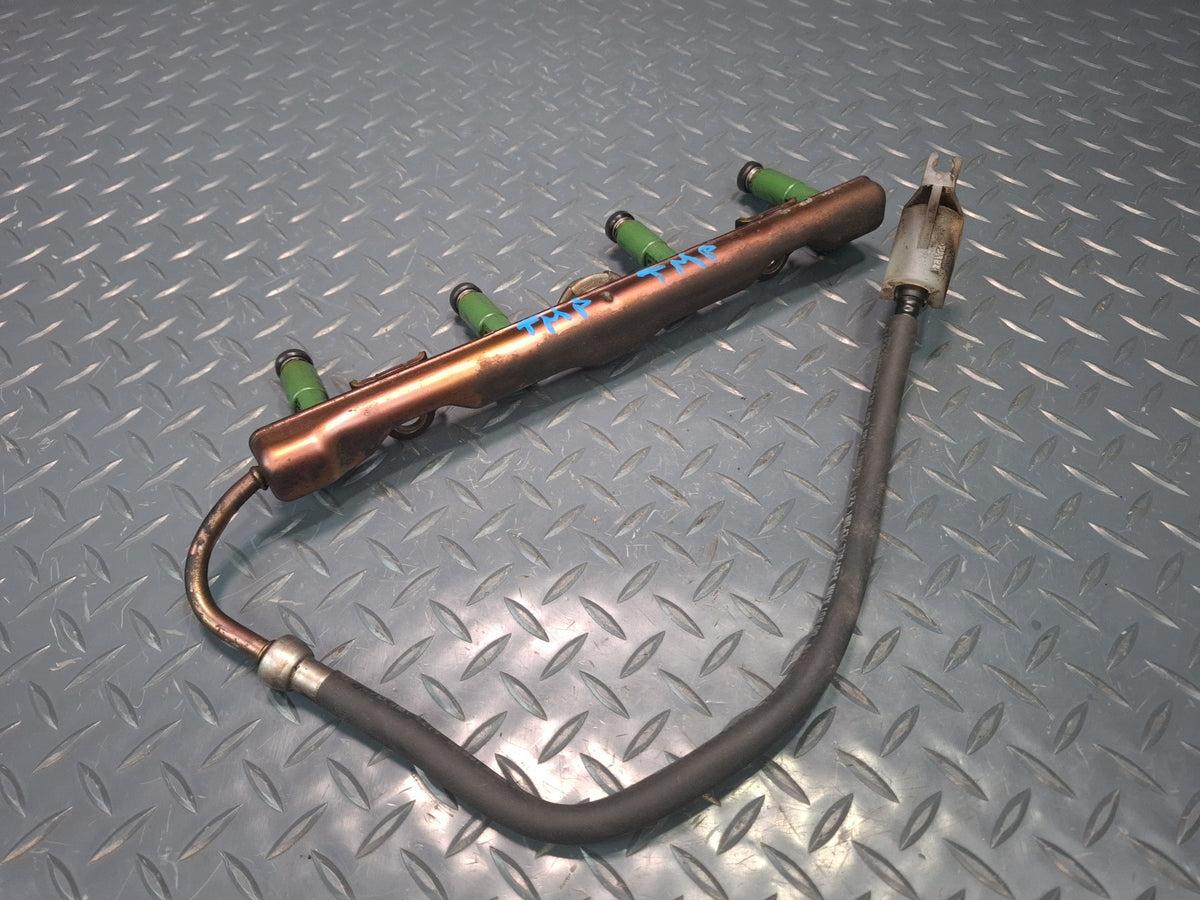 00-05 Toyota ZZW30L MR2 Spyder 1.8L 1ZZFE Engine Fuel Rail w Injectors Assy OEM